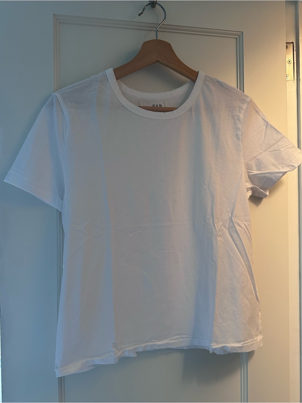 GAP White Short Sleeve Crewneck Tee